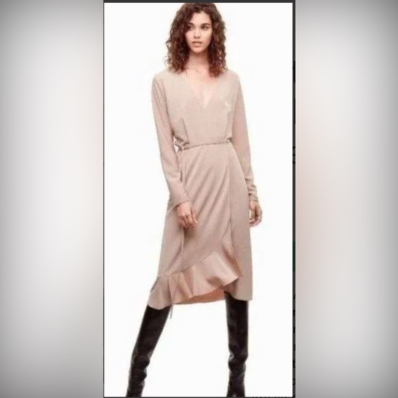 Women's Aritzia Wilfred Josie Luxe Crepe Wrap Dress Size Medium - Picture 3 of 16